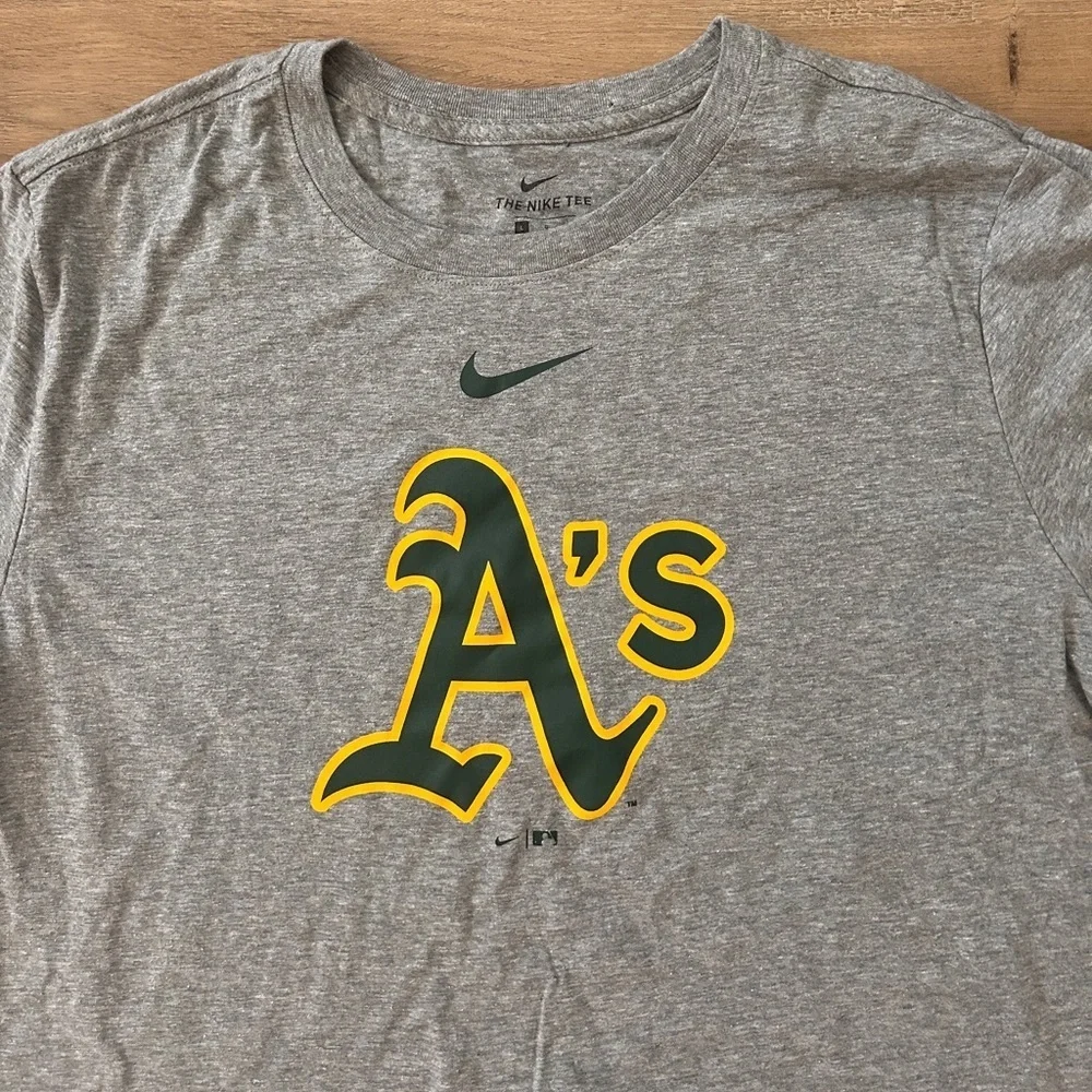 Nike Oakland Athletics Men’s T Shirt- NWOT